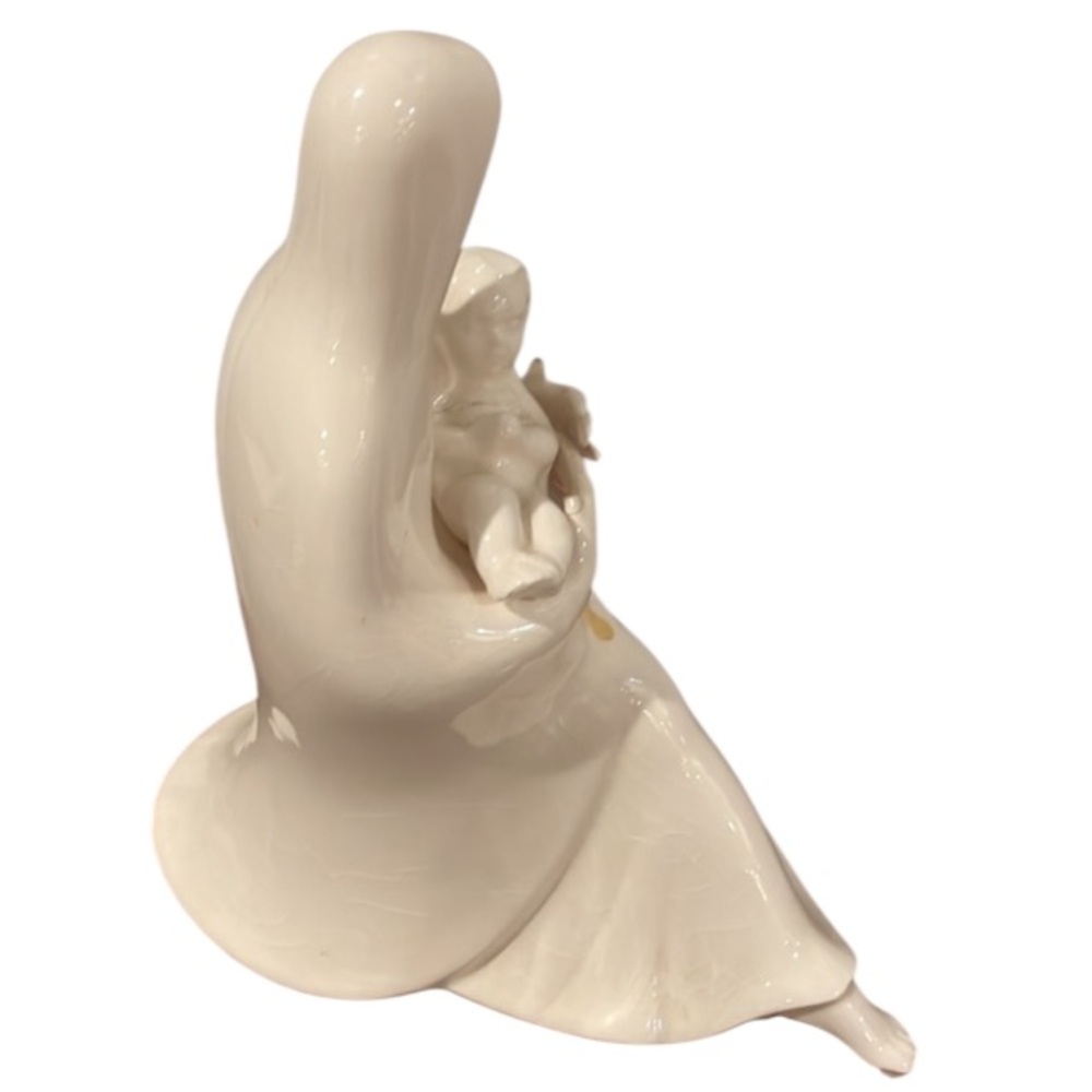 Vintage Madonna and baby Jesus ceramic figurine mother blessed virgin Mary infa…